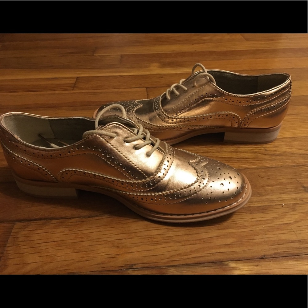 NWOT Metallic Rose Gold Women's Wingtip Oxfords